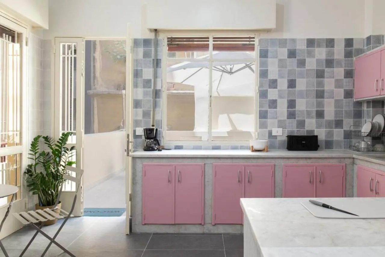 Mauds Elegant Cocoon At Monot Apartment Beirut