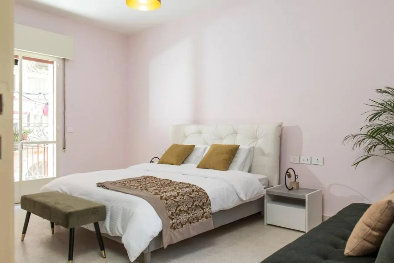 Mauds Elegant Cocoon At Monot Apartment Beirut