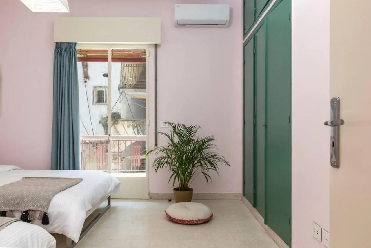 Mauds Elegant Cocoon At Monot Apartment Beirut