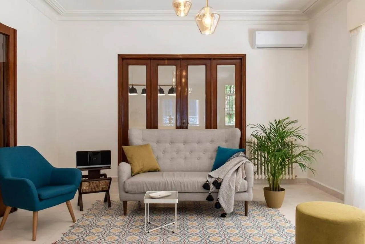 Mauds Elegant Cocoon At Monot Apartment Beirut