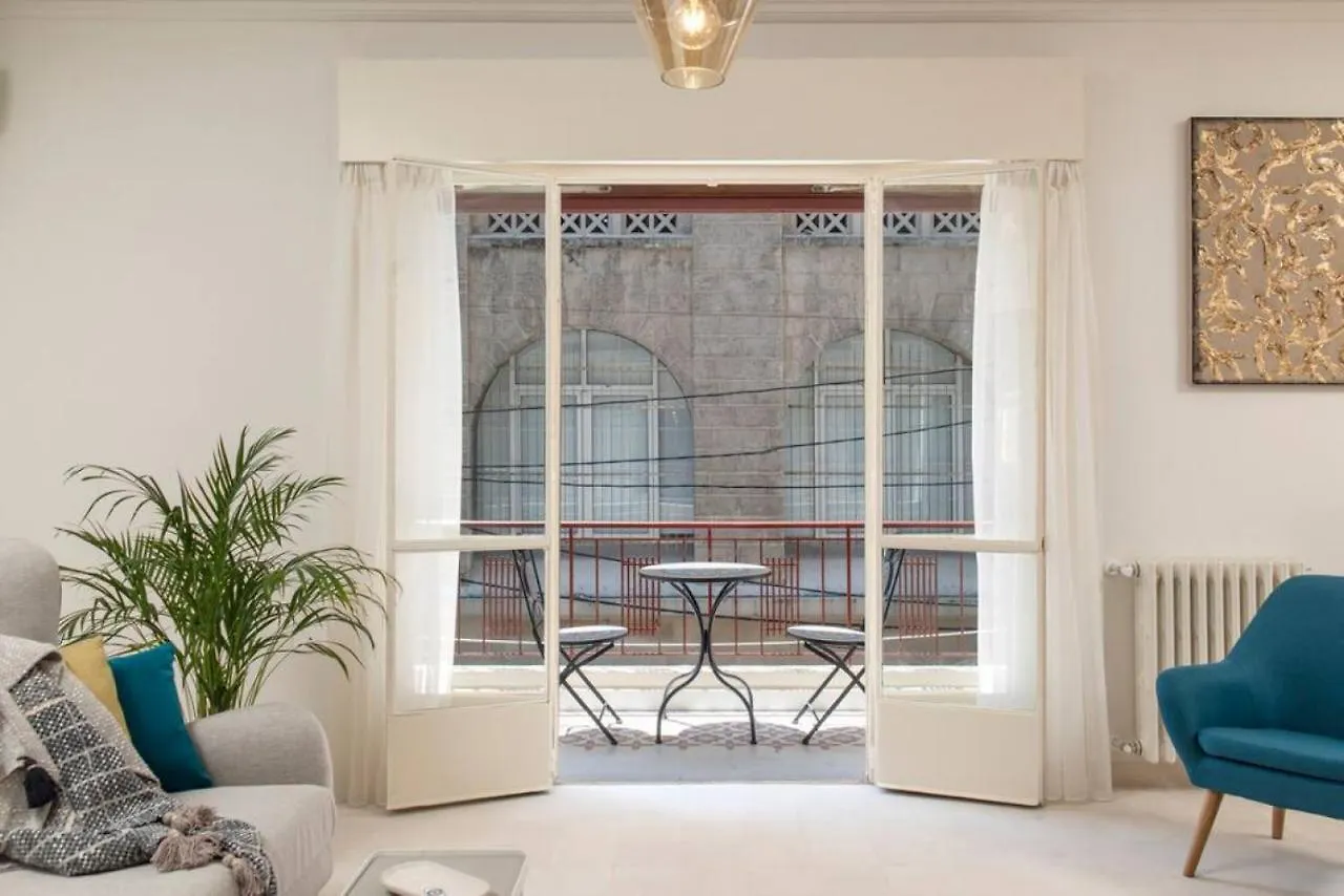 Mauds Elegant Cocoon At Monot Apartment Beirut