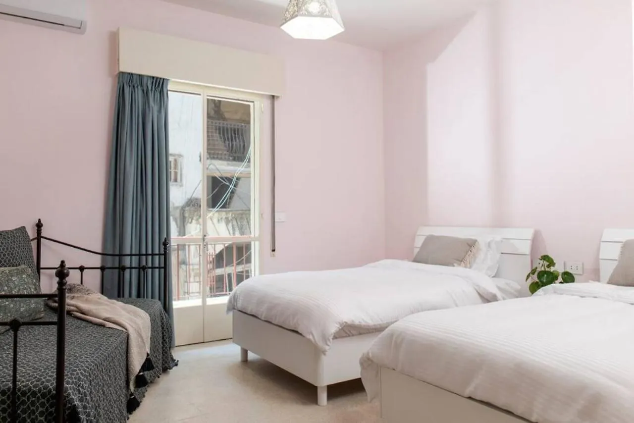 Mauds Elegant Cocoon At Monot Apartment Beirut