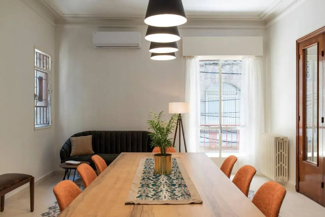 Mauds Elegant Cocoon At Monot Apartment Beirut